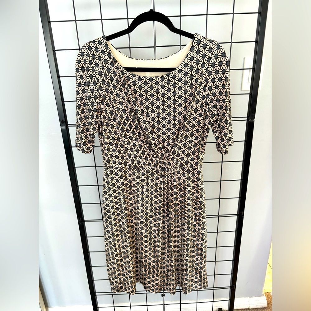 Gilli Tan 3/4 Sleeve Dress with Blue and Black Polka Dot Flower Pattern EUC